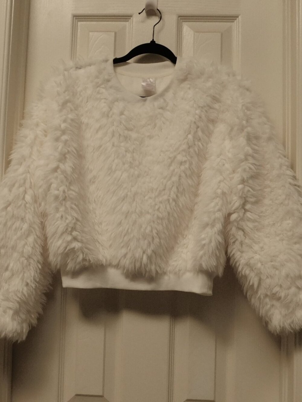 NO BOUNDARIES Womens Ivory/White Faux Fur Cropped Pullover Long Sleeve XS (1)